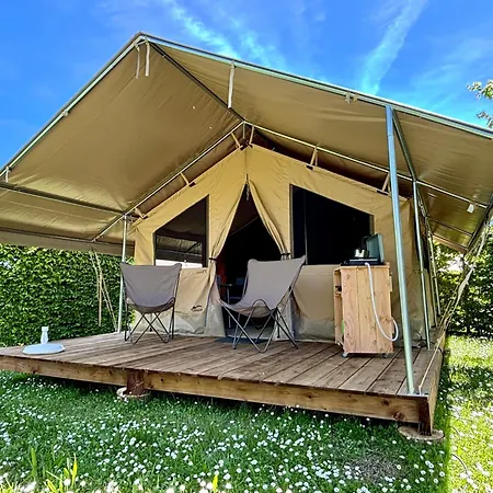 Camping Onlycamp Pierre & Sources Volvic Extérieur photo